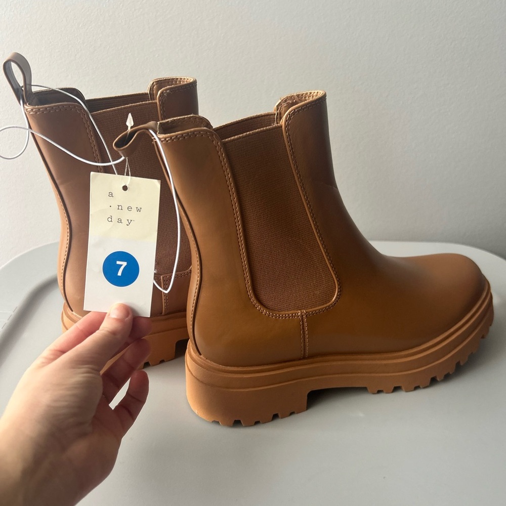 NWT New Day Chelsea Brown Boots